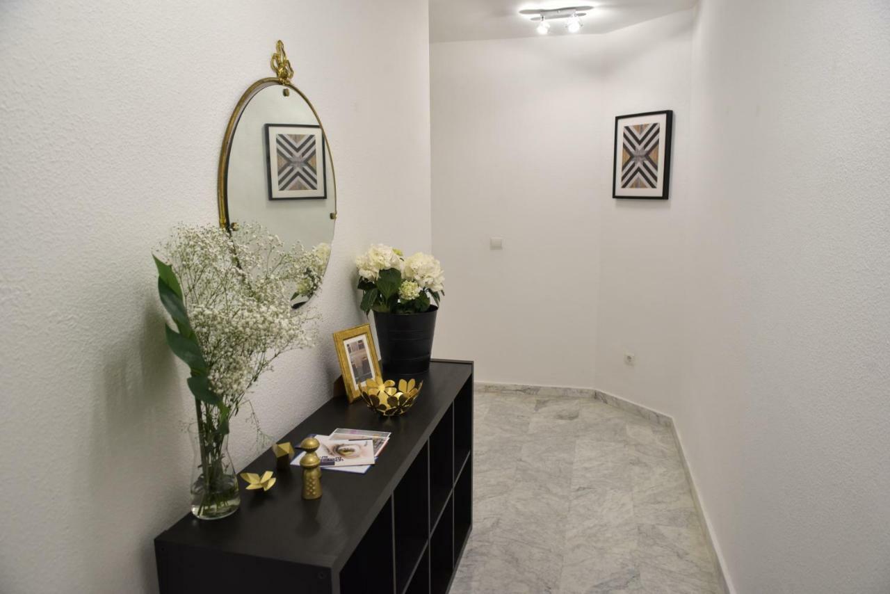 Homely Malaga Don Cristian Con Parking Privado Bagian luar foto