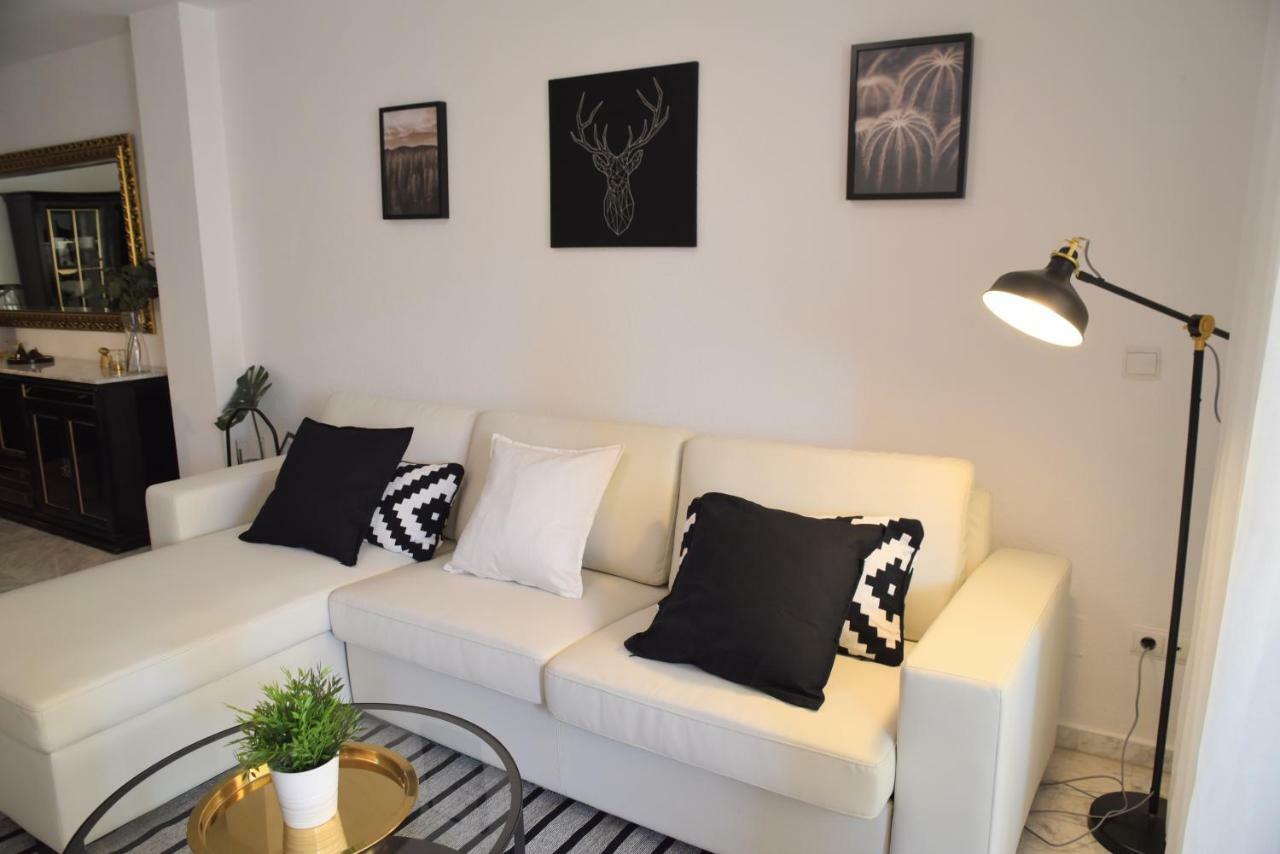 Homely Malaga Don Cristian Con Parking Privado Bagian luar foto